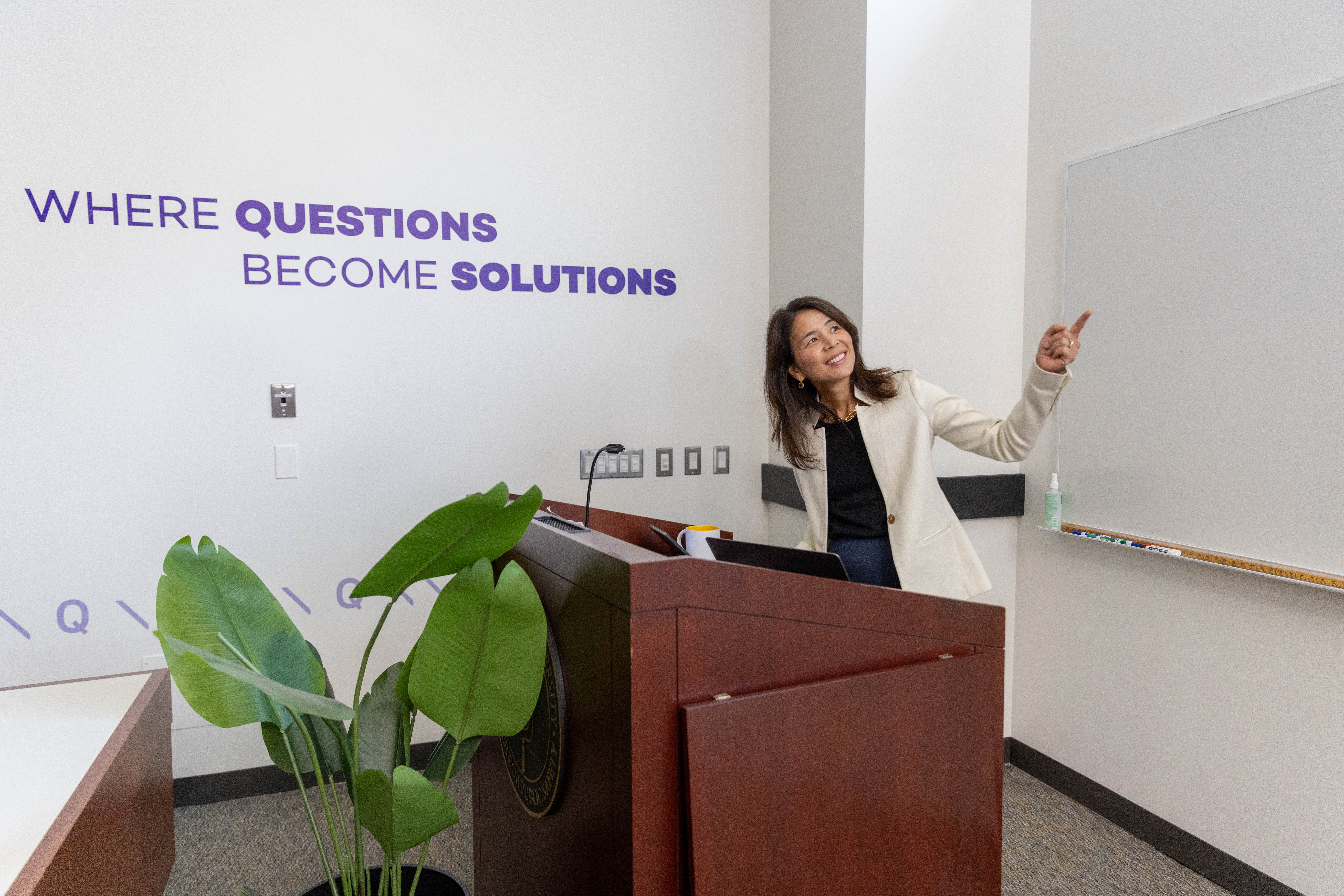 Dr. Sonia Kim presenting at the InQbation Lab